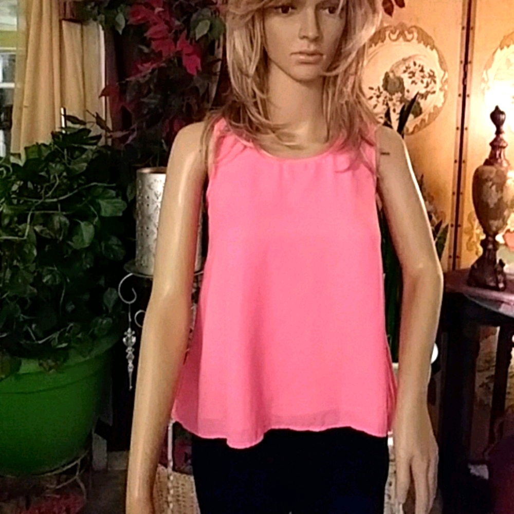 💋Peach/Coral color top.